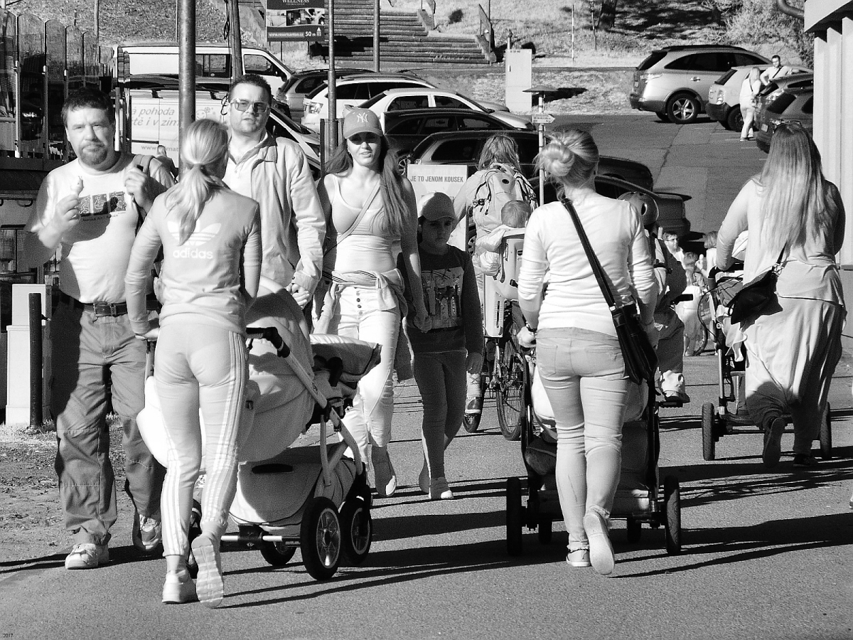 D90 modified for IR at 720nm; Nik 18-35mm; Brno, Prstavni area